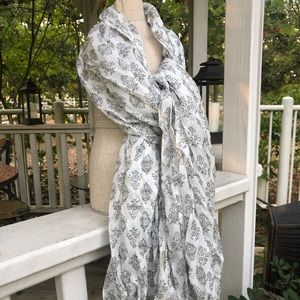 NEW - Lightweight Gray Patterned Fashion Scarf